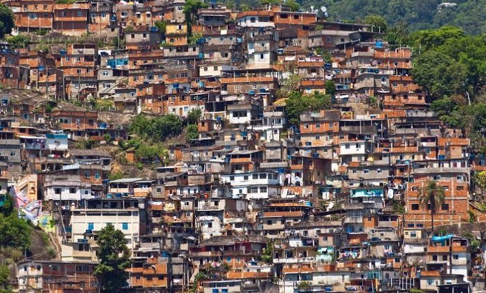 Pandemia di Sars-CoV-2 (II parte) - Pagina 13 Favelas-brasile-702x424-1